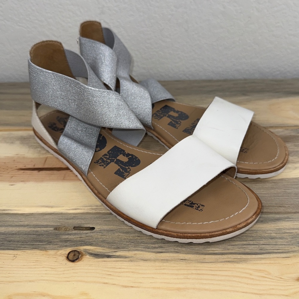 Sorel Ella II Sandal Cross Ankle Silver White Flat Leather Size 8 Slip On Comfy!